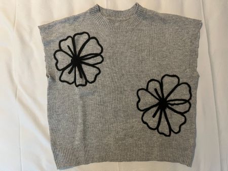 Damen T-Shirt mit schwarzen Blumen Farbe grau Grösse S