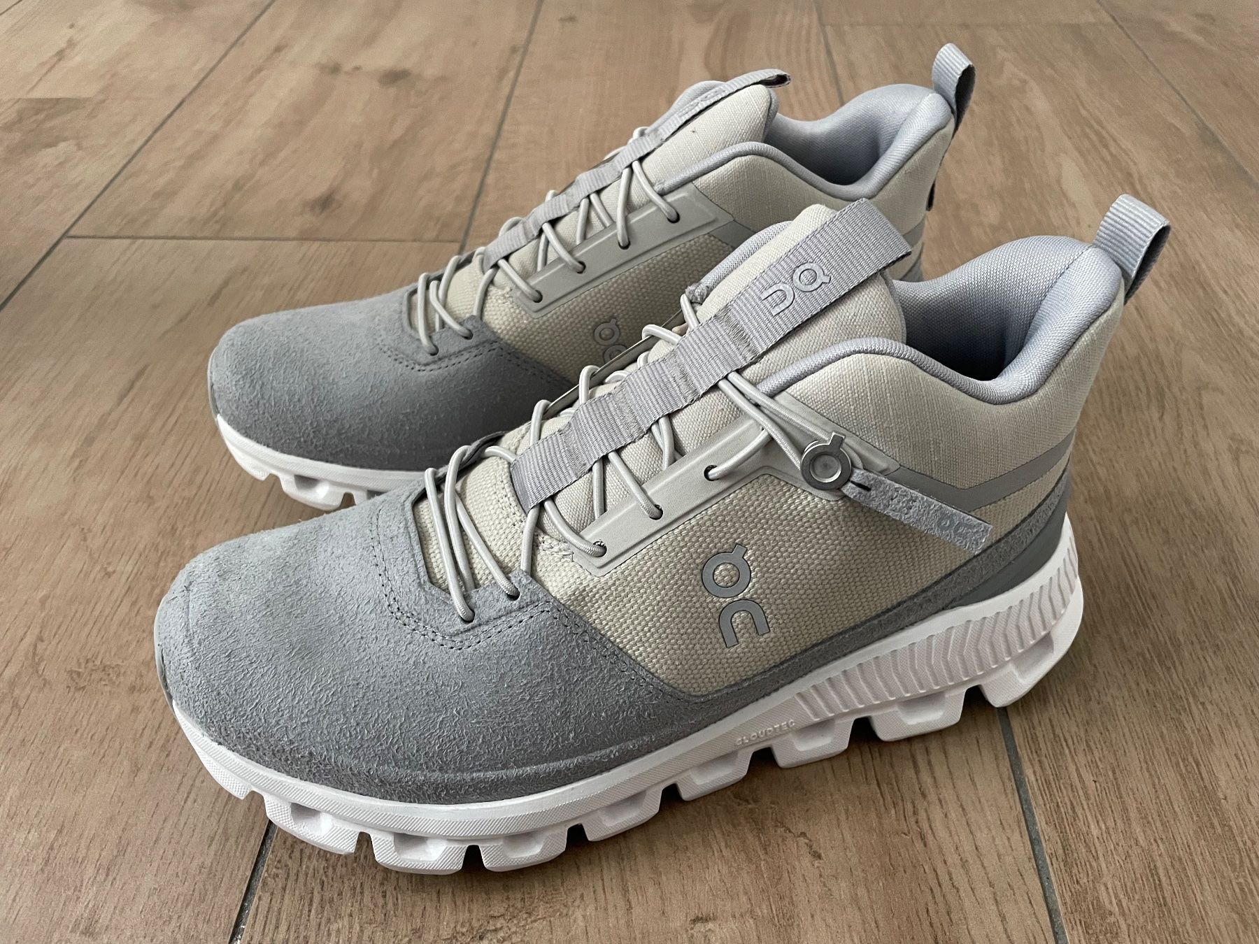 On Scarpe da donna: On Cloud Hi Glacier/Grey Gr. 37 NEU – Nuovo e nell'imballaggio originale da Waltenschwil venduto da hansnine