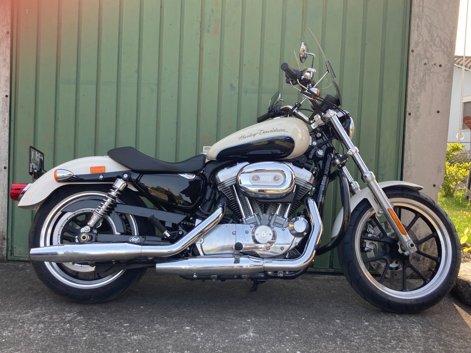 Harley-Davidson Chopper: Harley Davidson XL883L Super Low, weiss – Usato da Utzenstorf venduto da MIDY01