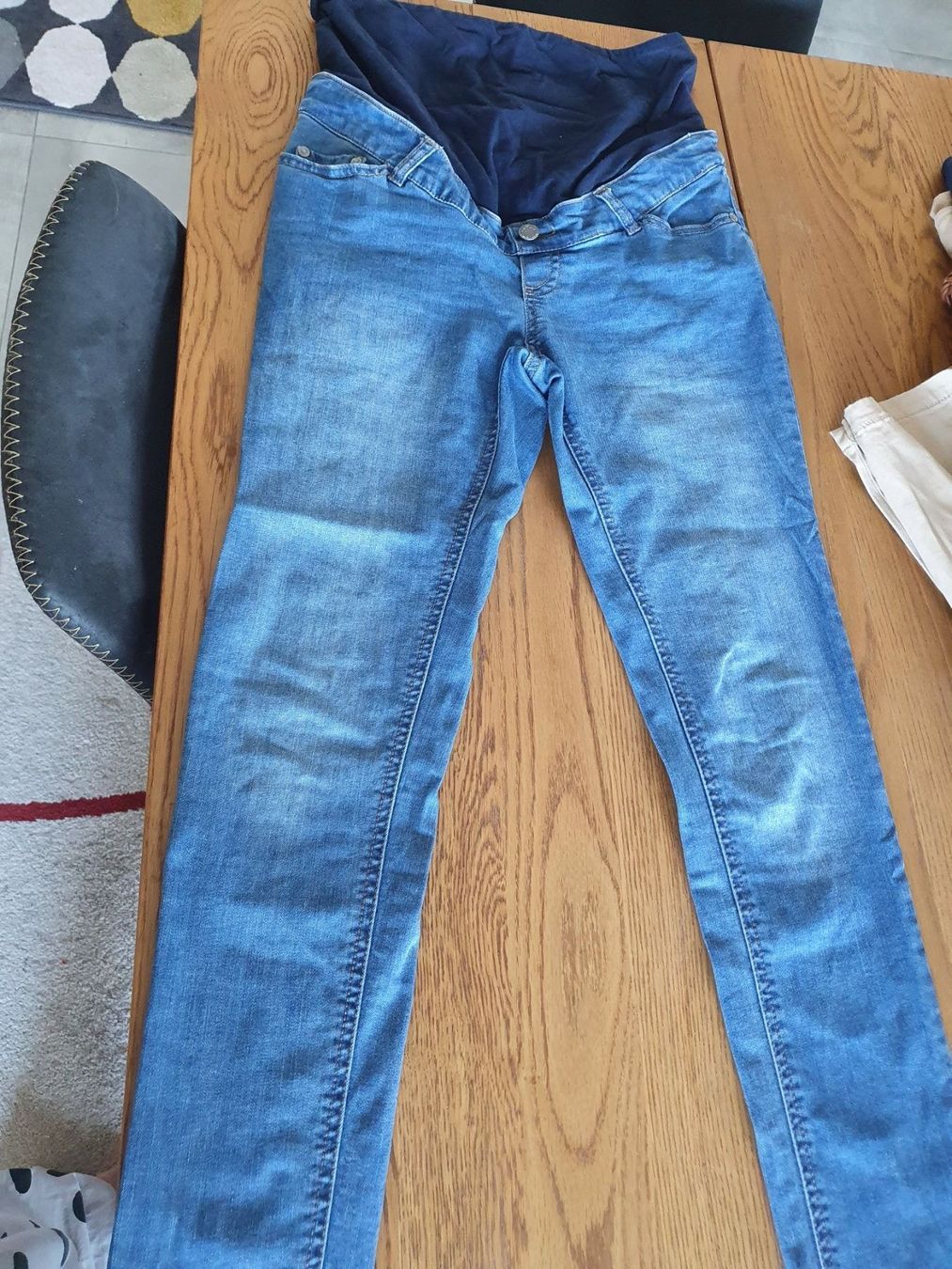 Lotti di vestiti: lots de pantalon de grossesse – Usato da Cheseaux sur Lausanne venduto da pan_skd5 4