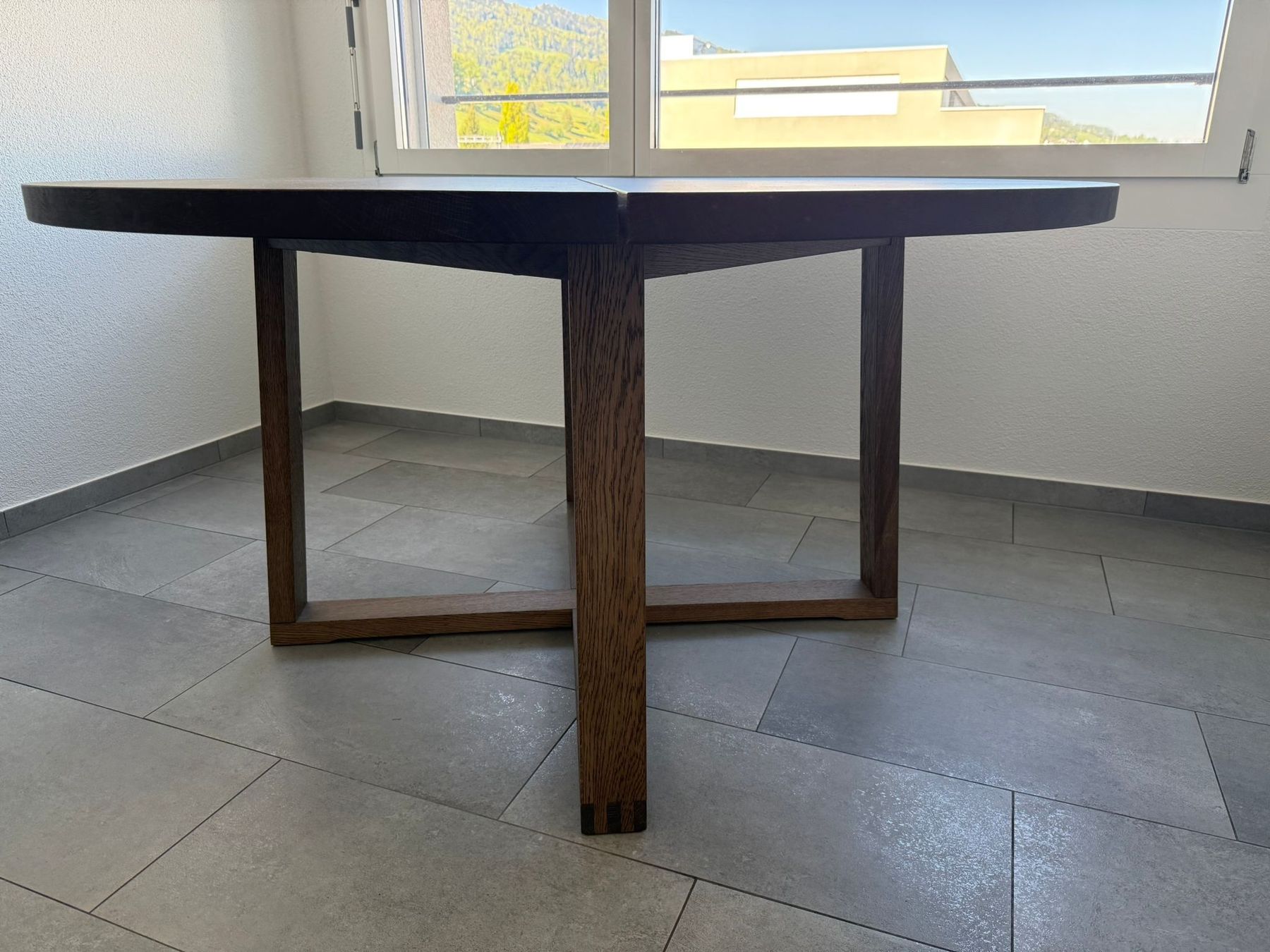 Tavoli: Round Solid Wood Dining Table - Perfect conditions – Nuovo (secondo la descrizione) da Lachen SZ venduto da sar_vk5y