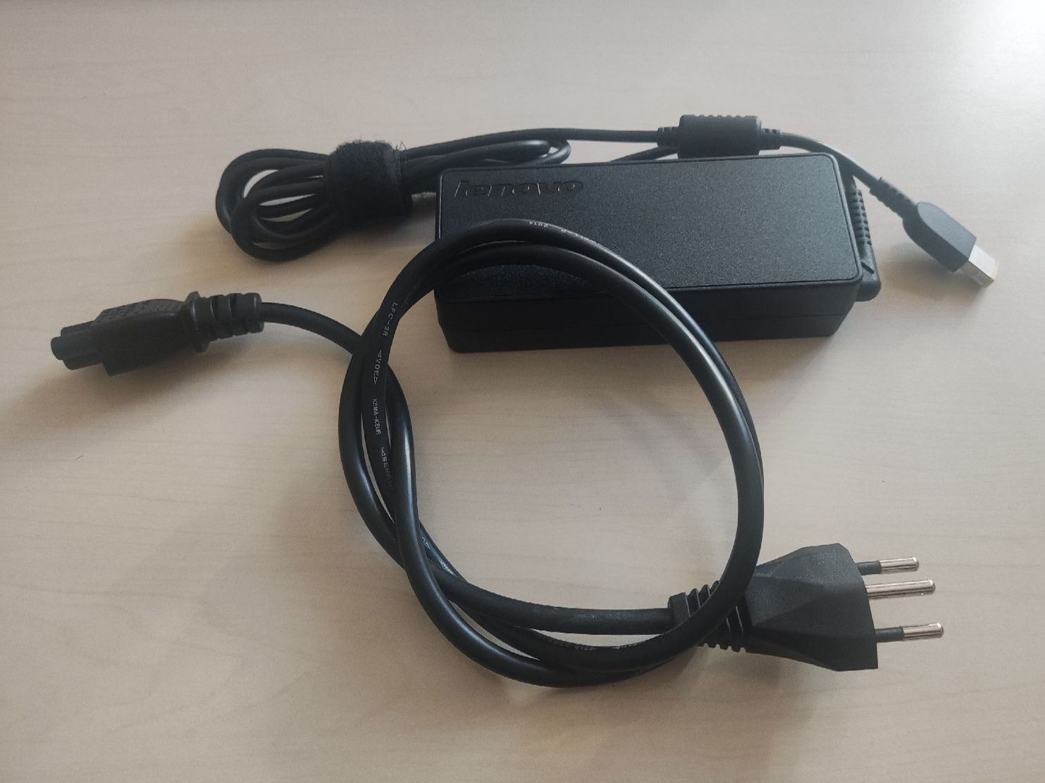 Lenovo Caricabatterie: Original Lenovo Laptop Ladegerät – Usato da Berikon venduto da Weidi1 1