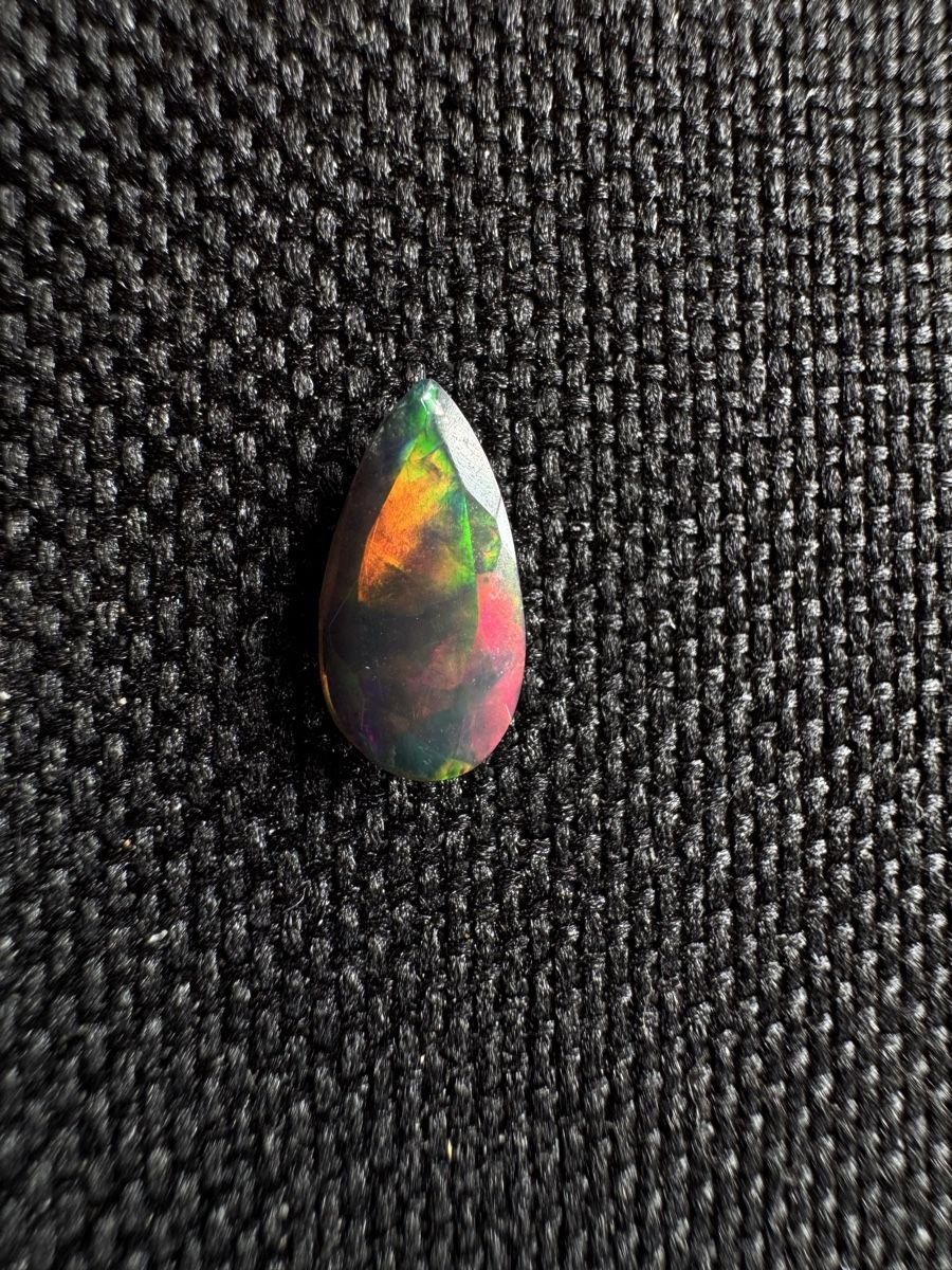 Pierres précieuses: Black Opal 0.6ct – Neuf avec emballage d'origine à Wängi par Horus90