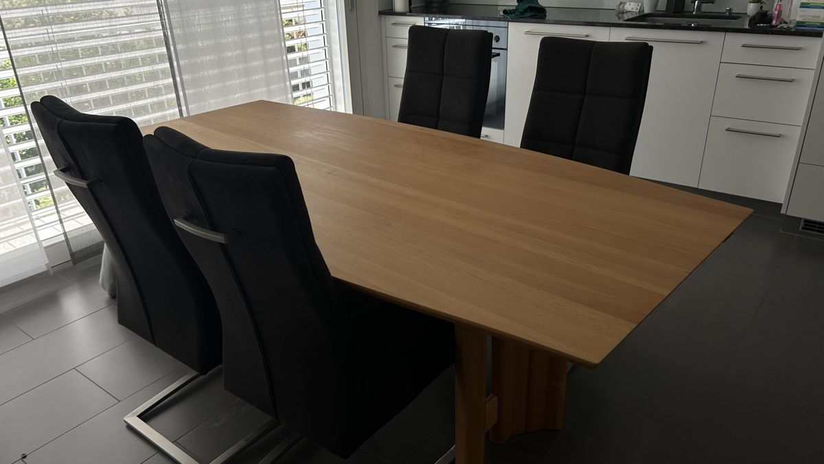 Tischset: Tisch mit stühlen – Gebraucht aus  von
