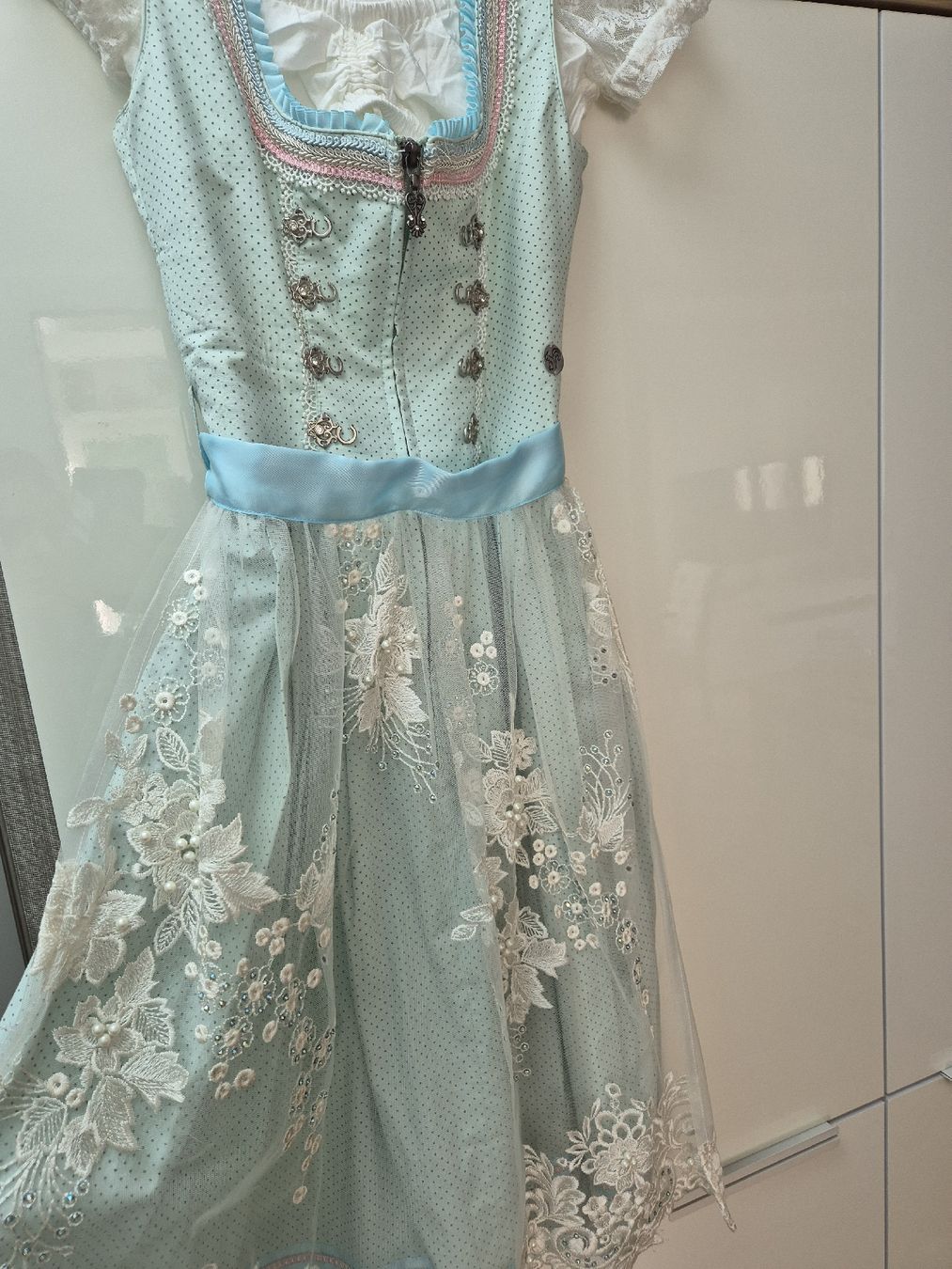 Vestiti: Dirndl, hellblau mit Spitzenschürze, Gr. 32, inkl. Bluse👗 – Usato da Richterswil venduto da ChristinW01 1