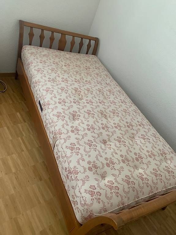 Betten: Antikes Bett aus Holz  – Gebraucht aus Langenthal von bar_2znq