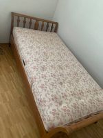 Antikes Bett aus Holz 
