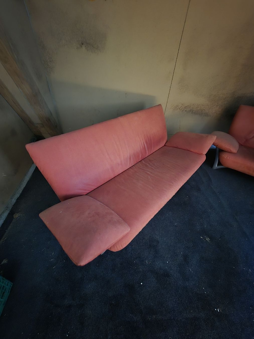 Sofas: Sofa rot mit Metallfüssen gebraucht – Gebraucht aus Grüningen von vomivom 3
