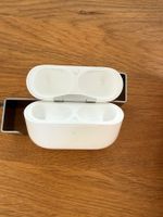 APPLE AirPods Pro 2 Charging Case