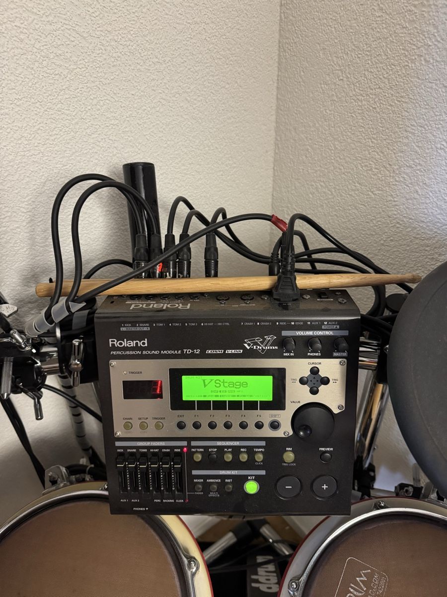 Roland Instruments de musique: E-Drum Set Roland TD-12 mit Triggerhead Pads gebraucht – D'occasion à Rupperswil par fam_mds9
