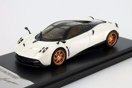 Pagani Huayar seit 2012 weiss met. / schwarz  1:43 von Welly