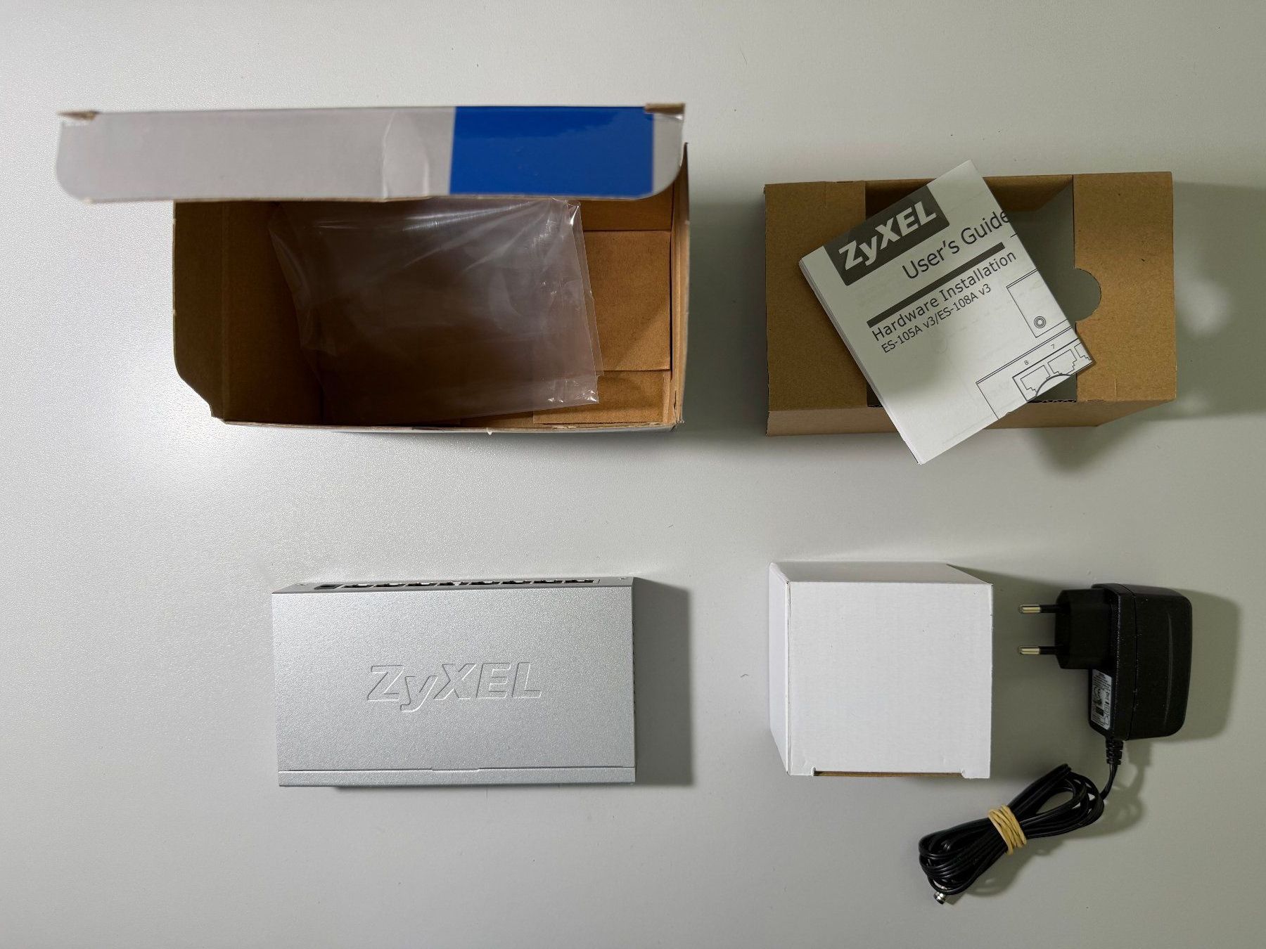 Zyxel Hub & Switch: Zyxel ES-108A V3 – Usato da Richterswil venduto da Aep 5