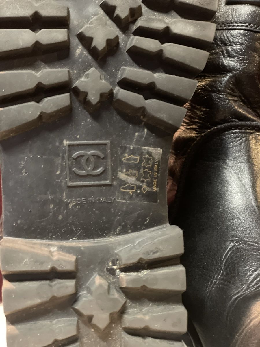 Chanel Scarpe da donna: Coco Chanel Cocoon Leather Horizontal Zip Boots Black – Nuovo (secondo la descrizione) da Montreux venduto da Yss_Boutiqu3 3