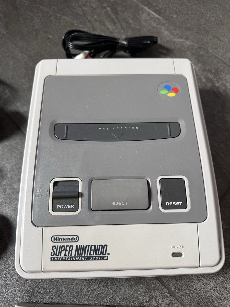 Nintendo Console: Super Nintendo + 2 Controller + Donkey Kong Country PAL CHF – Usato da Schupfart venduto da Leexii90 2