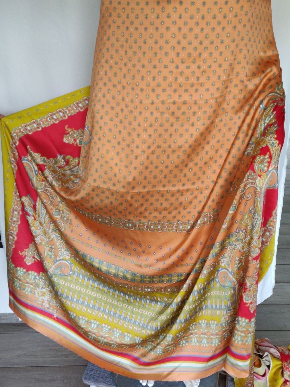 Stoffe: Designer Seide 95% Elastan 5% aus Italien 1.50x1.40m Panel – Neu (gemäss Beschreibung) aus Lufingen von Voyager7 6