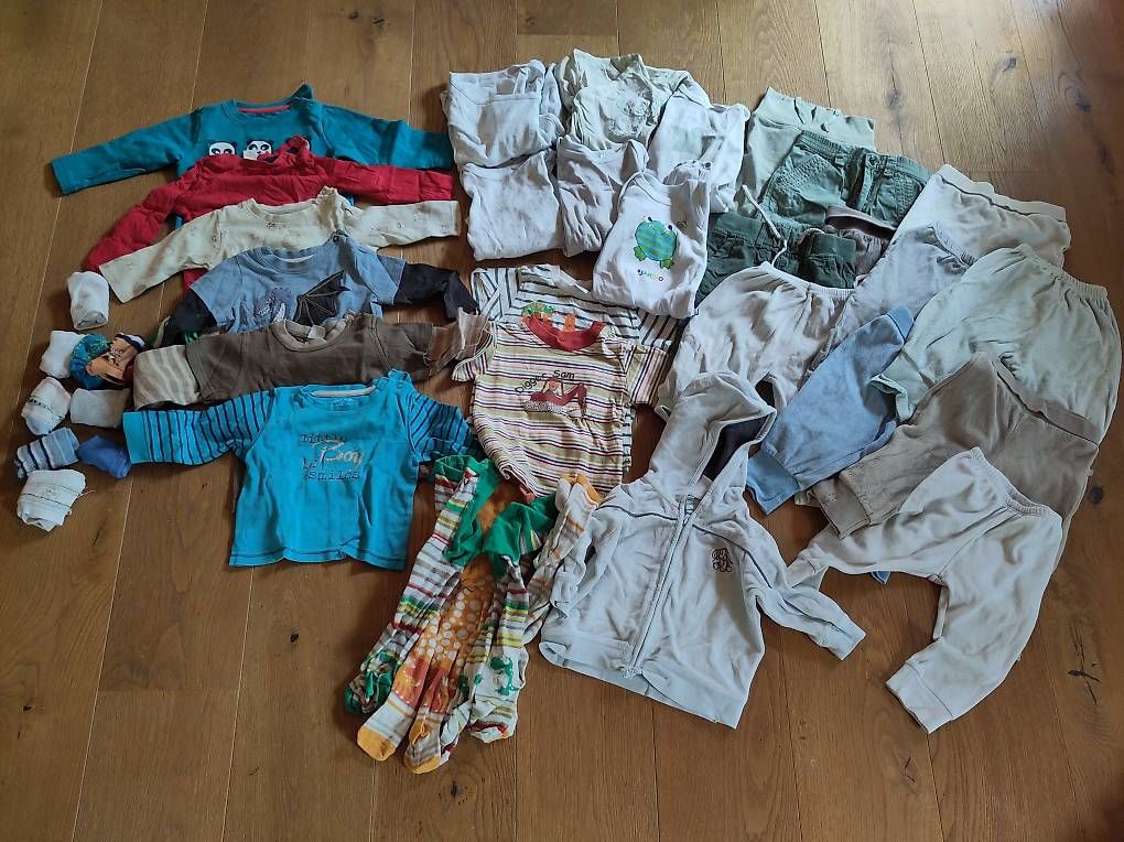 Lotti & Set di vestiti: Kleiderpaket Grösse 68 – Usato da Igis venduto da Ricema