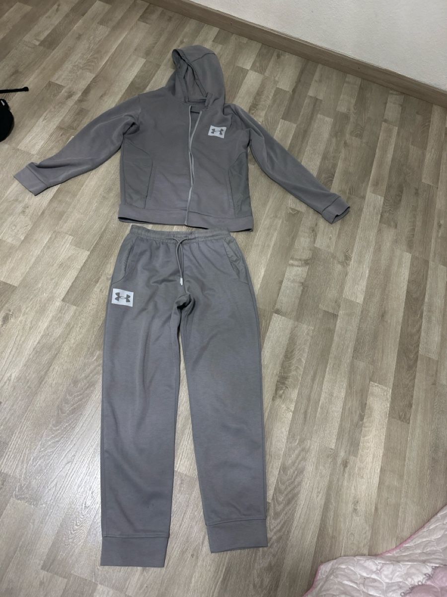 Under Armour Completi: Joggig anzug  – Usato da Oberentfelden venduto da ulli03