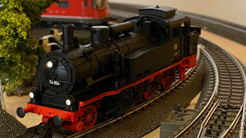 Märklin 36746 Dampflokomotive BR 74 DB | De Isenboner