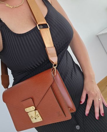 Louis Vuitton Epi Sellier Dragonne Clutch Epi Leder Cognac
