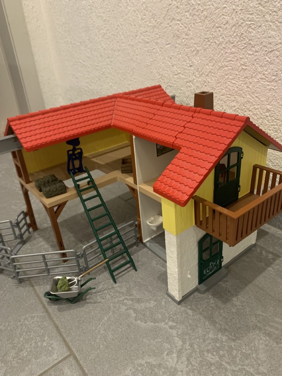 Schleich Giocattoli: Schleich Bauernhof mit Wohnhaus und Silo – Usato da Endingen venduto da gygygy 1
