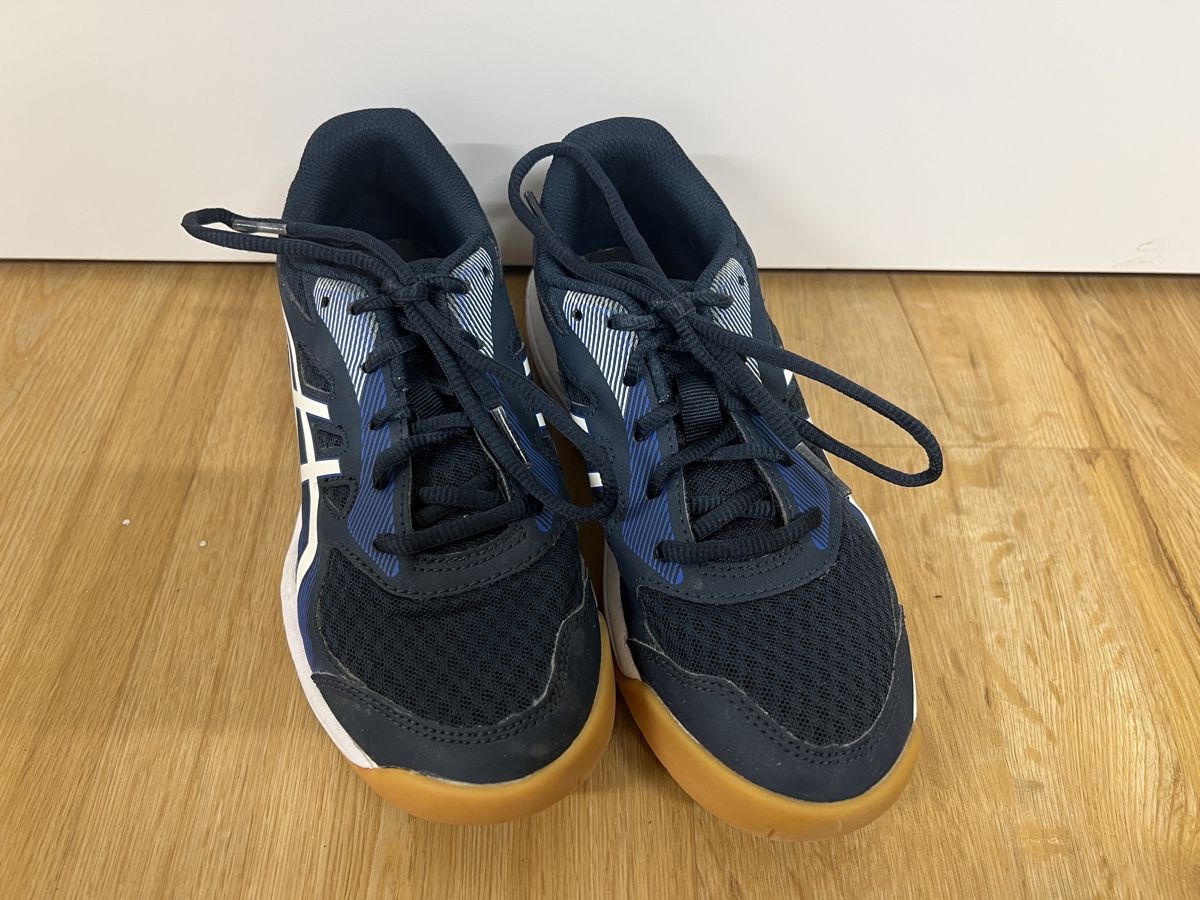Asics Schuhe für Jungen: Asics Hallenschuhe Grösse 36 – Gebraucht aus Dietikon von DeathValley 2