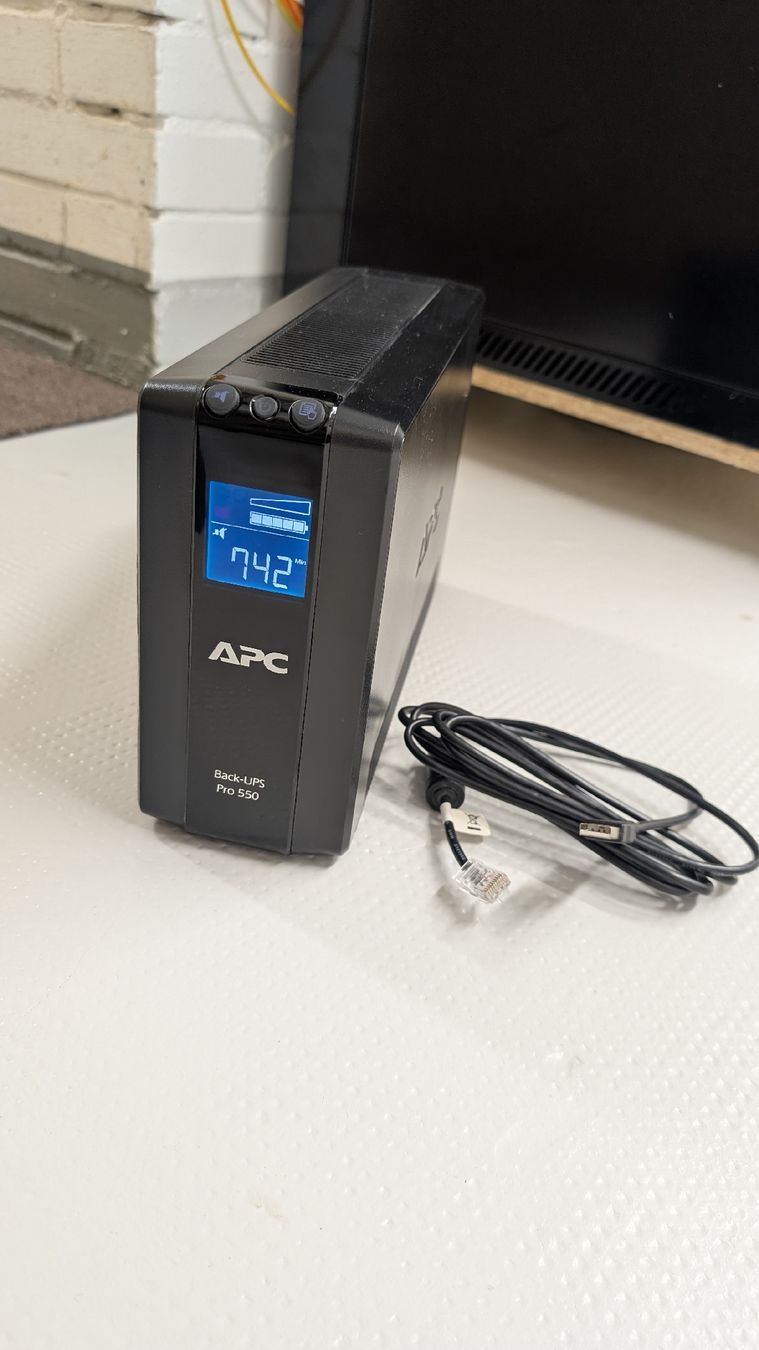Apc Accus & piles: APC Pro550 USV UPS Notstrombatterie – D'occasion à Riehen par Barbecuesenf