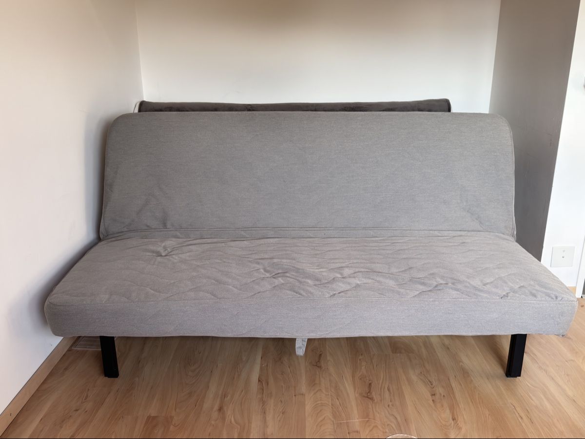 Sofas: Schlaf-Sofa grau – D'occasion à Bachenbülach par malle08