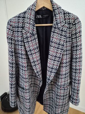 Chic Zara Tweed Blazer - Perfect for Layering! 🧥