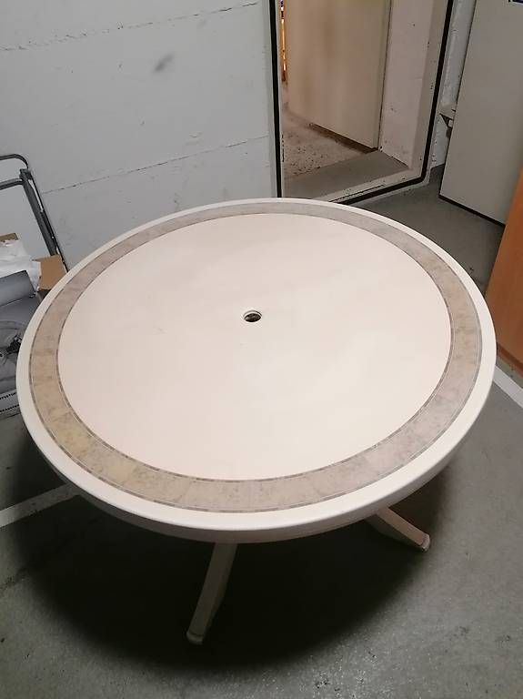 Set di tavolo e panche: Gartentisch Garnitur – Usato da Zizers venduto da AstraT