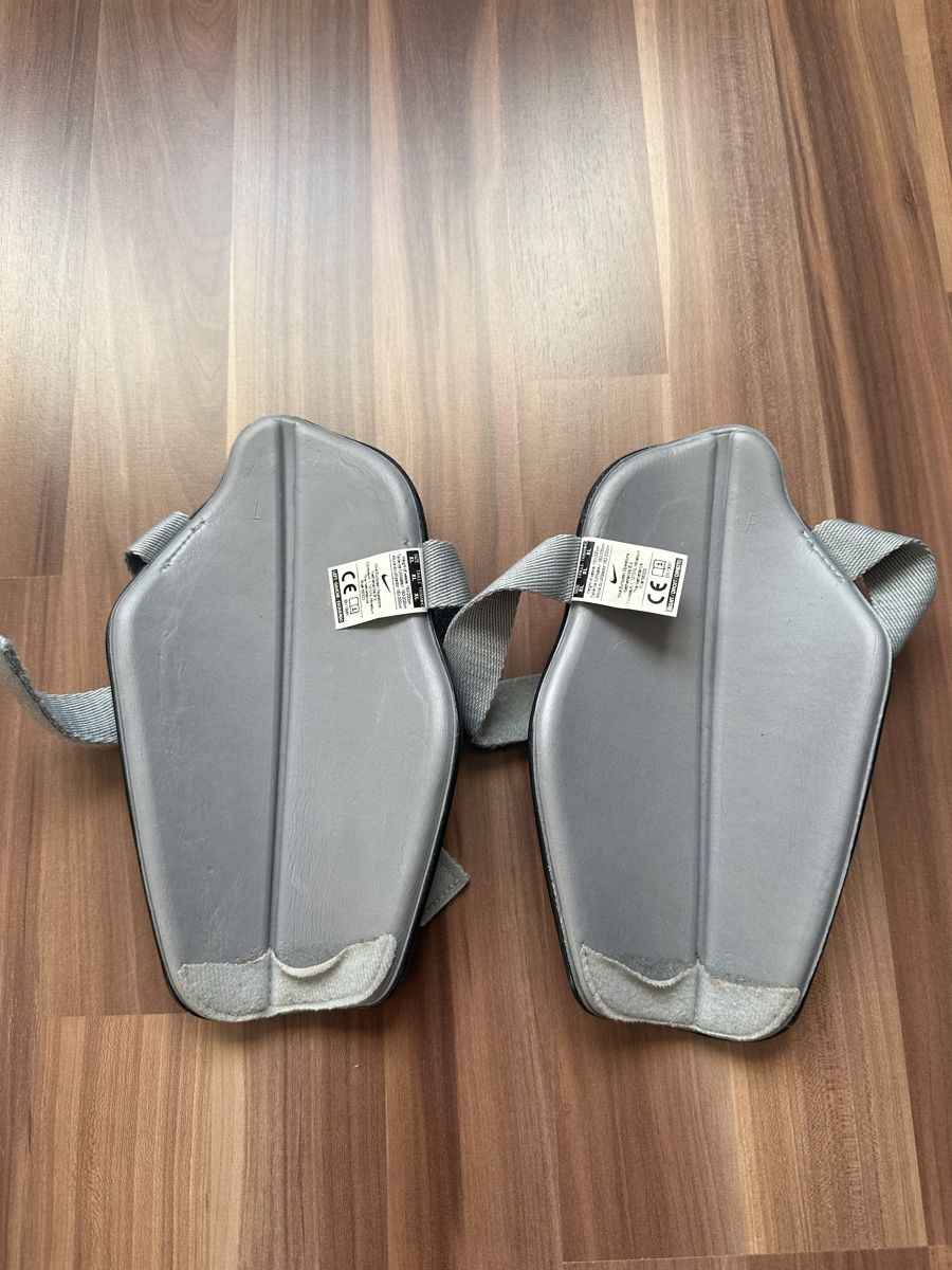 Nike Schutz & Schoner: Fussball-Schienbeinschoner Nike – Gebraucht aus Flumenthal von pandaa1 1