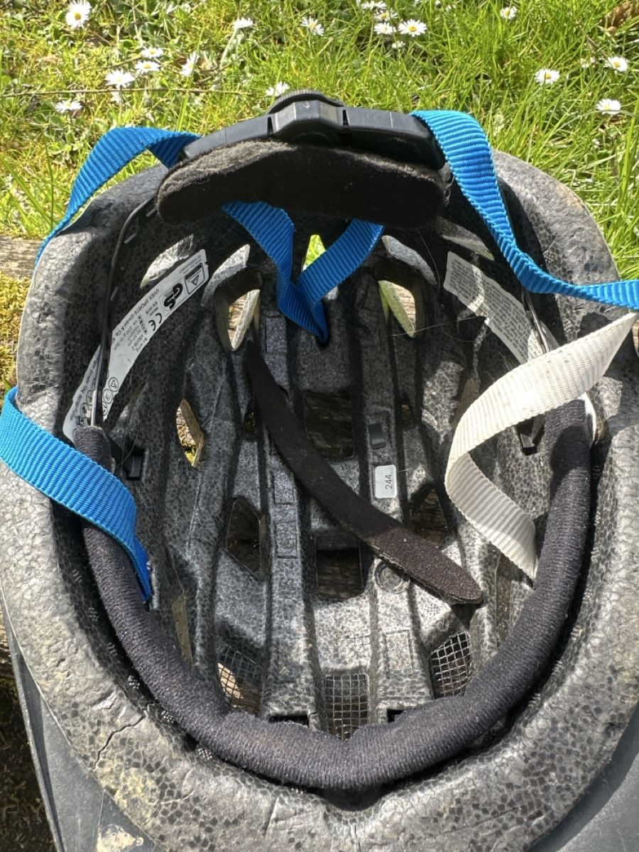 Uvex Caschi: Uvex Kindervelohelm 52-57 – Usato da Himmelried venduto da Kruemel70 1