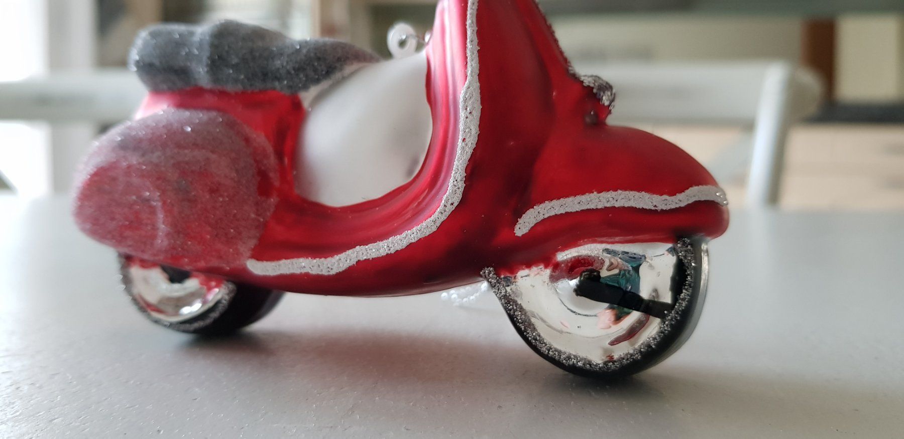 Alle Dekorationen: Spezielle VESPA - Roller Weihnachtskugel – Neu und originalverpackt aus Nottwil von echtMOMO 5