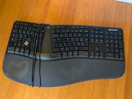 Microsoft Ergo Tastatur mit Kabel und Handballenauflage