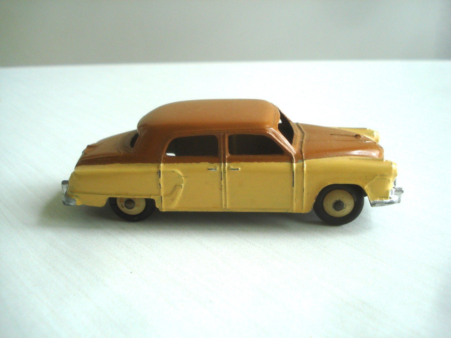 Dinky Toys Modellini d'auto: Dinky Toys 172 Studebaker – Usato da Urdorf venduto da Tinplate01 1