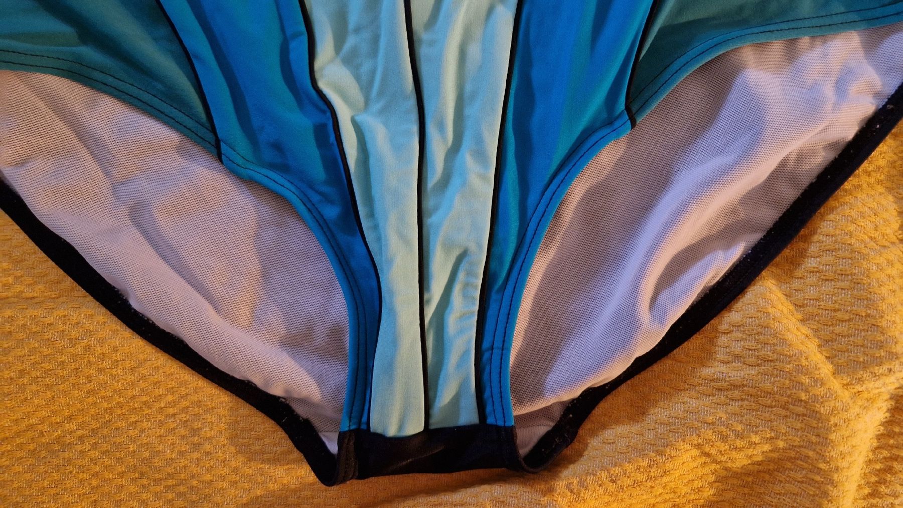 Costumi da bagno & Bikini: Badeanzug E-Cup, Gr. 44, Blau Schwarz – Usato da Oberengstringen venduto da Asteroid56 3