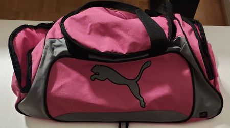 Praktische Puma Sporttasche - Ideal fürs Training!