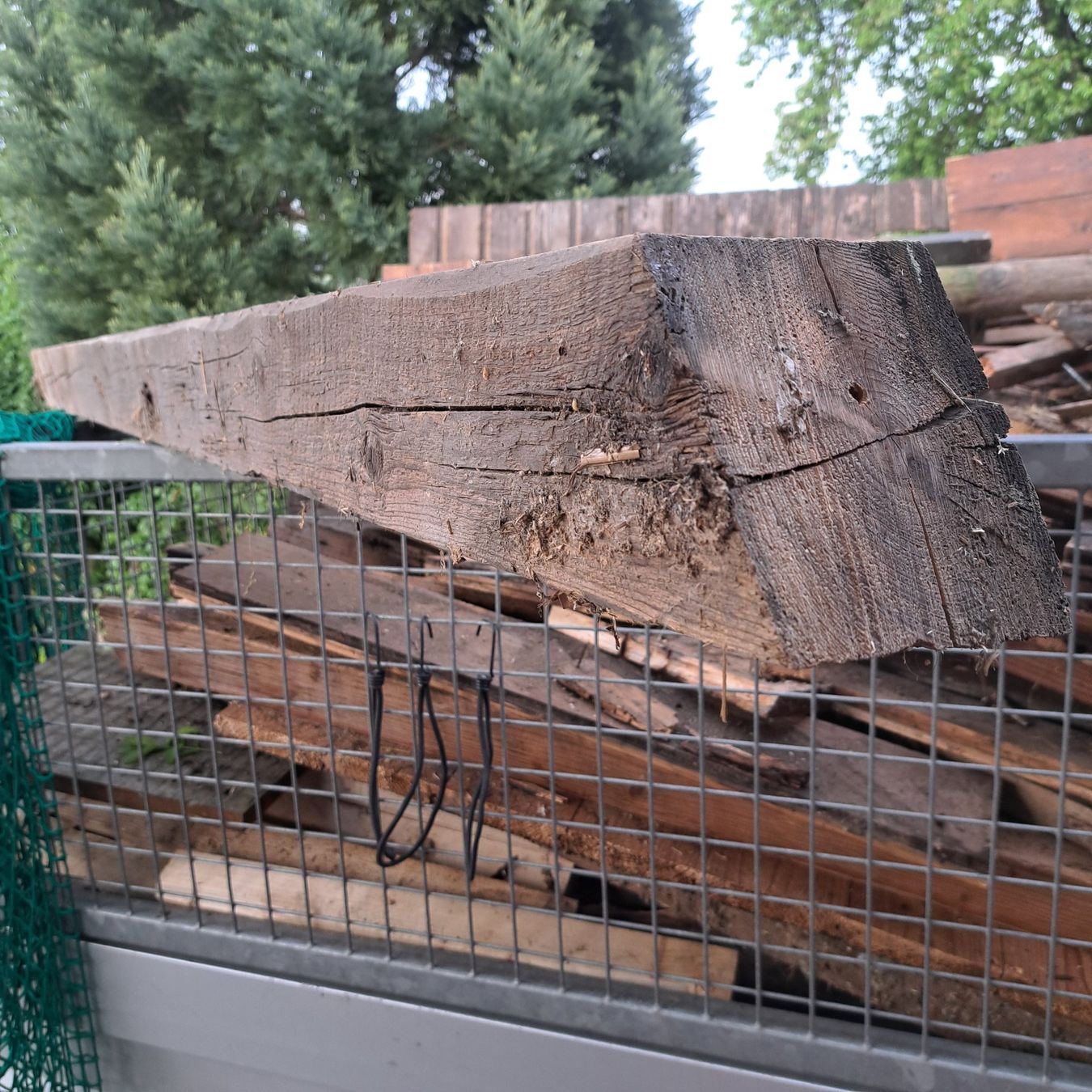 Articoli in legno: alter holzbalken zum schnaeppchen preis – Usato da Benzenschwil venduto da 007tinu