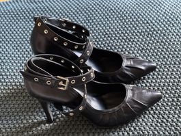 Schwarze sexy Pumps mit Riemchen, GR 39, neuwertig