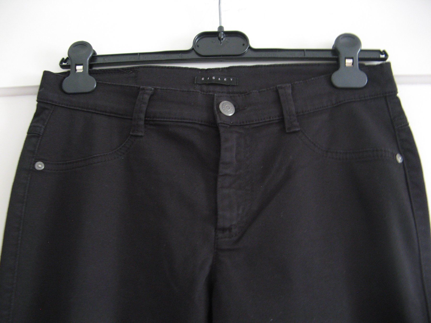 Sisley Pantaloni: Sisley Hose schwarz Gr. W29, L30 – Usato da Zürich venduto da apil 1
