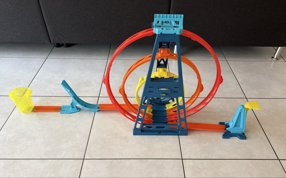 Hot Wheels Giocattoli: Hot Wheels Bahn Triple Looping – Usato da Stilli venduto da dan_9y5z 1