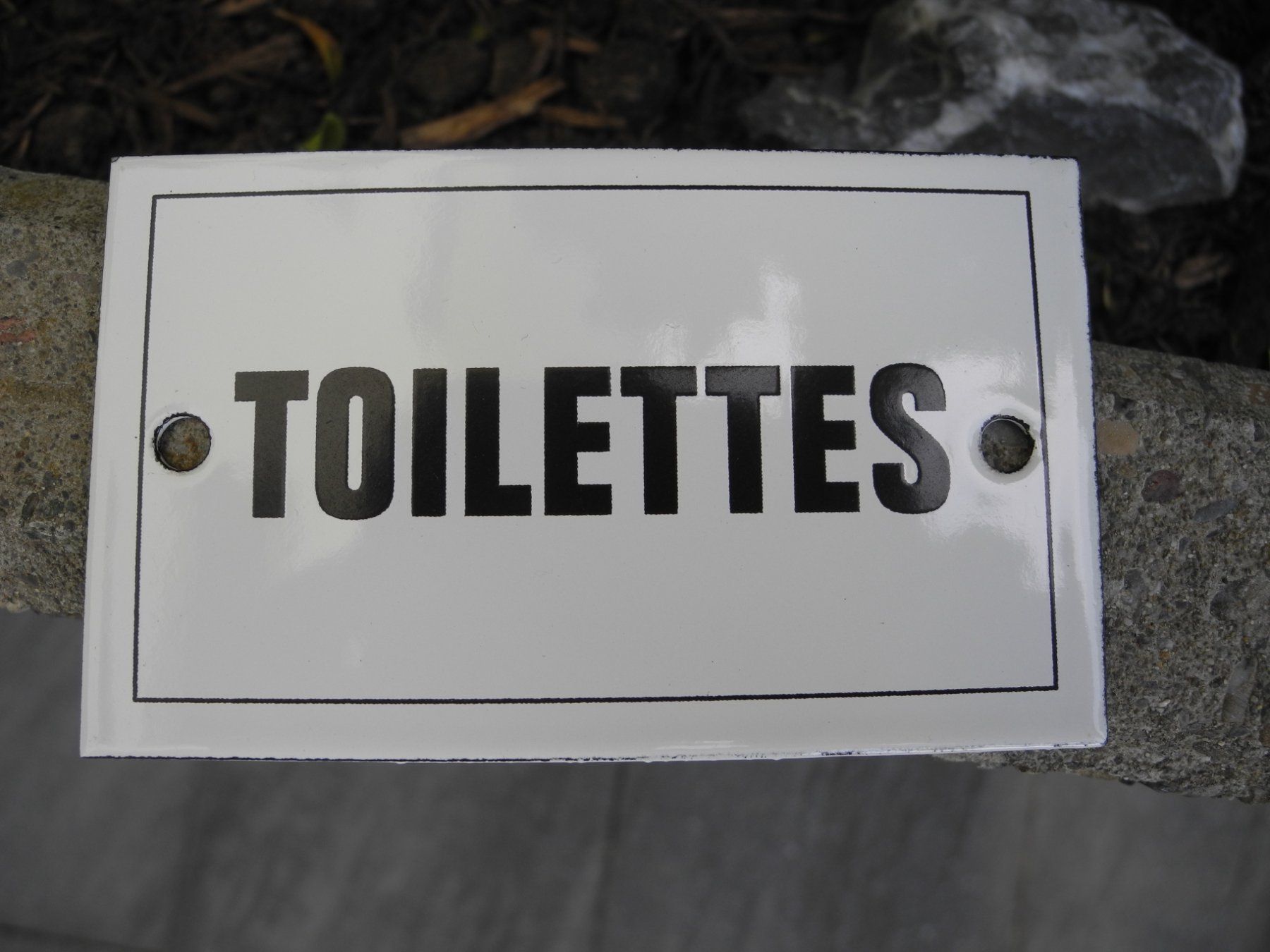 Insegne: ÄLTERES TOILETTE EMAILSCHILD – Usato da Reinach AG venduto da Huckleberrysix