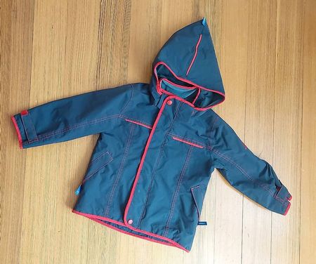 Outdoorjacke / Übergangsjacke / RegenjackeJUIKU