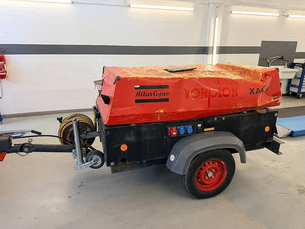 Generatori di corrente: Atlas Copco XAS 67 DDG Baukompressor Generator Stromerzeuger – Usato da Baar venduto da Fahrzeug-Technik-neu