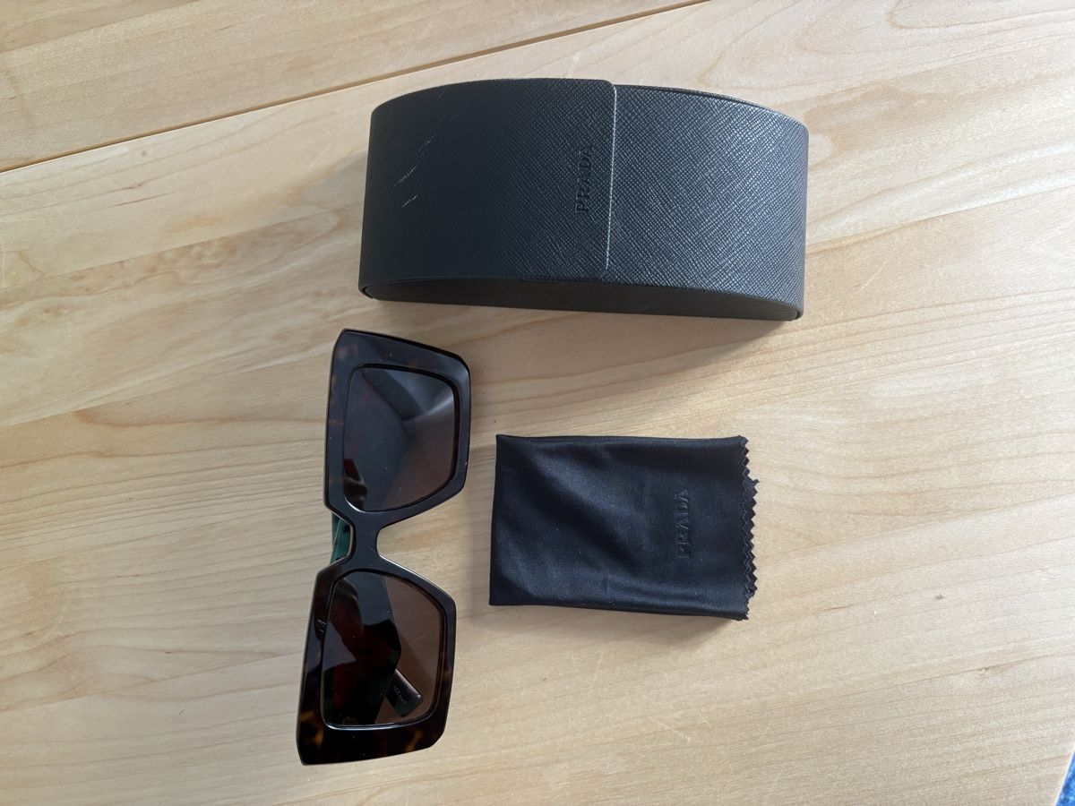 Prada Occhiali & Lenti: Prada Sunglasses – Usato da Zürich venduto da Mm2A 1