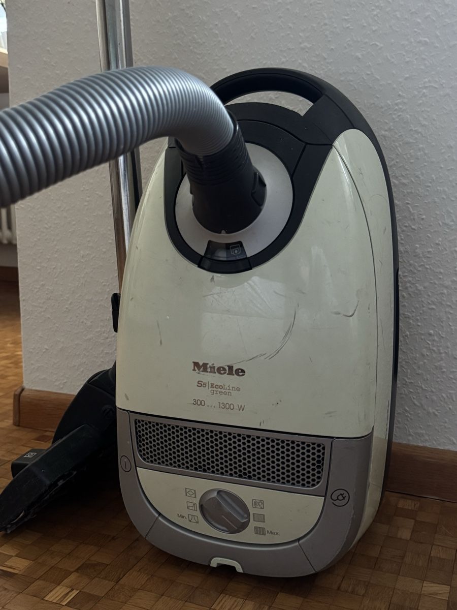 Miele Aspirapolveri & Accessori: Miele S5 EcoLine Green Vacuum Cleaner – Usato da Basel venduto da Heyyelen 2