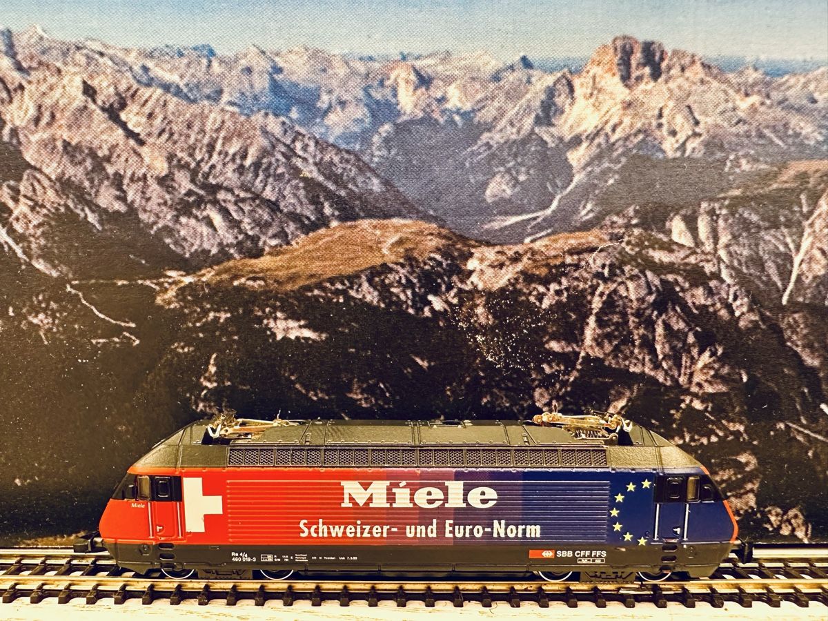 Märklin Modellini di ferrovie: Märklin 88443 SBB Re 460 Miele – Usato da Lupsingen venduto da New-Haven 1