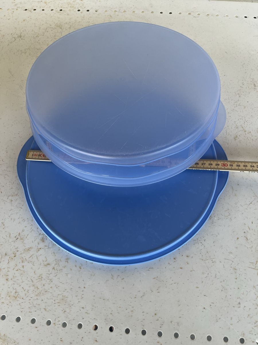 Tupperware Behälter & Ähnliches: Tupperware Kuchenbehälter – Gebraucht aus Richterswil von Ness 1