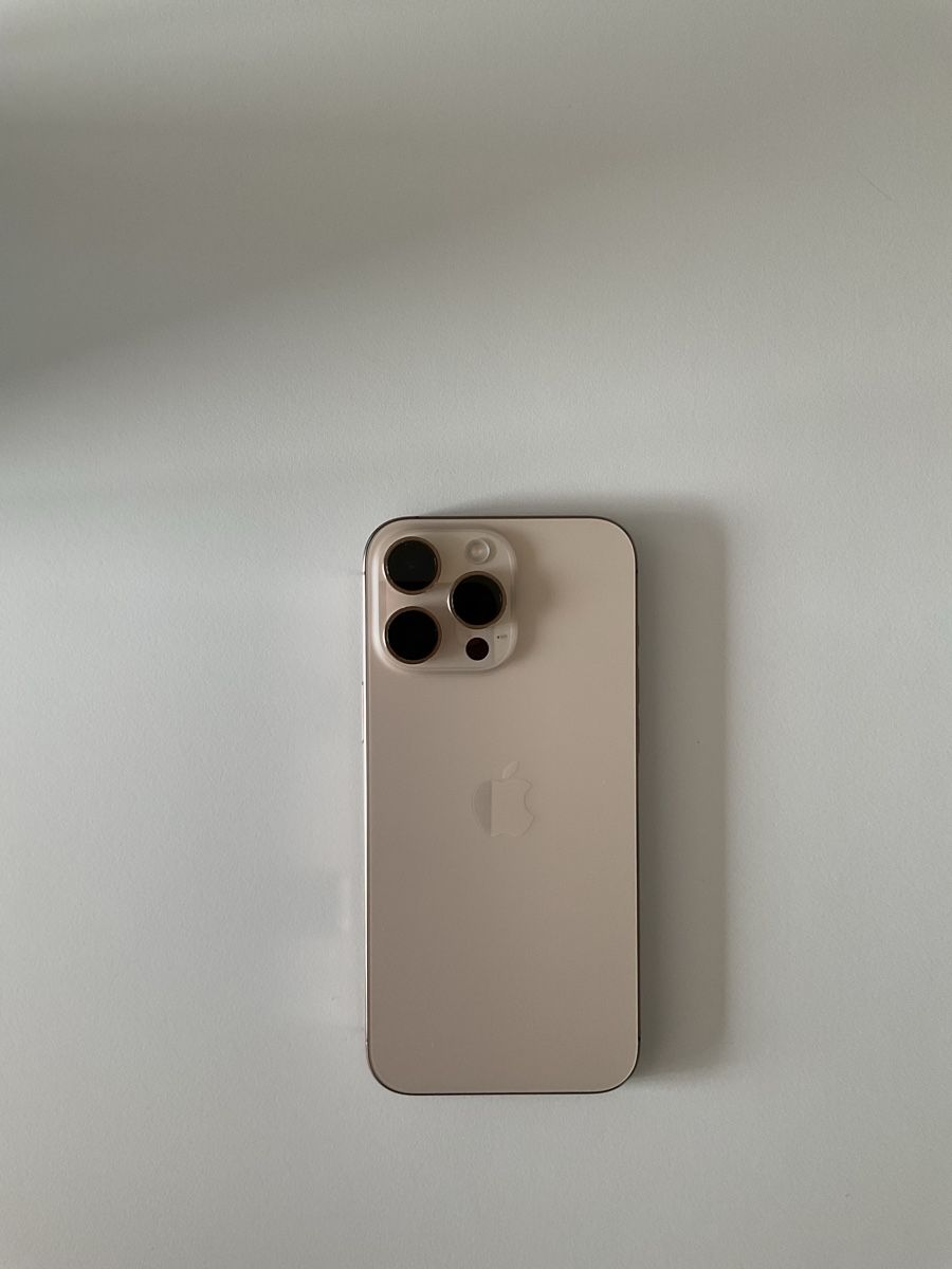 Apple Portables: Apple iPhone 16 Pro Max - Desert Titanium, 256 GB – D'occasion à Riggisberg par jabi2299 1