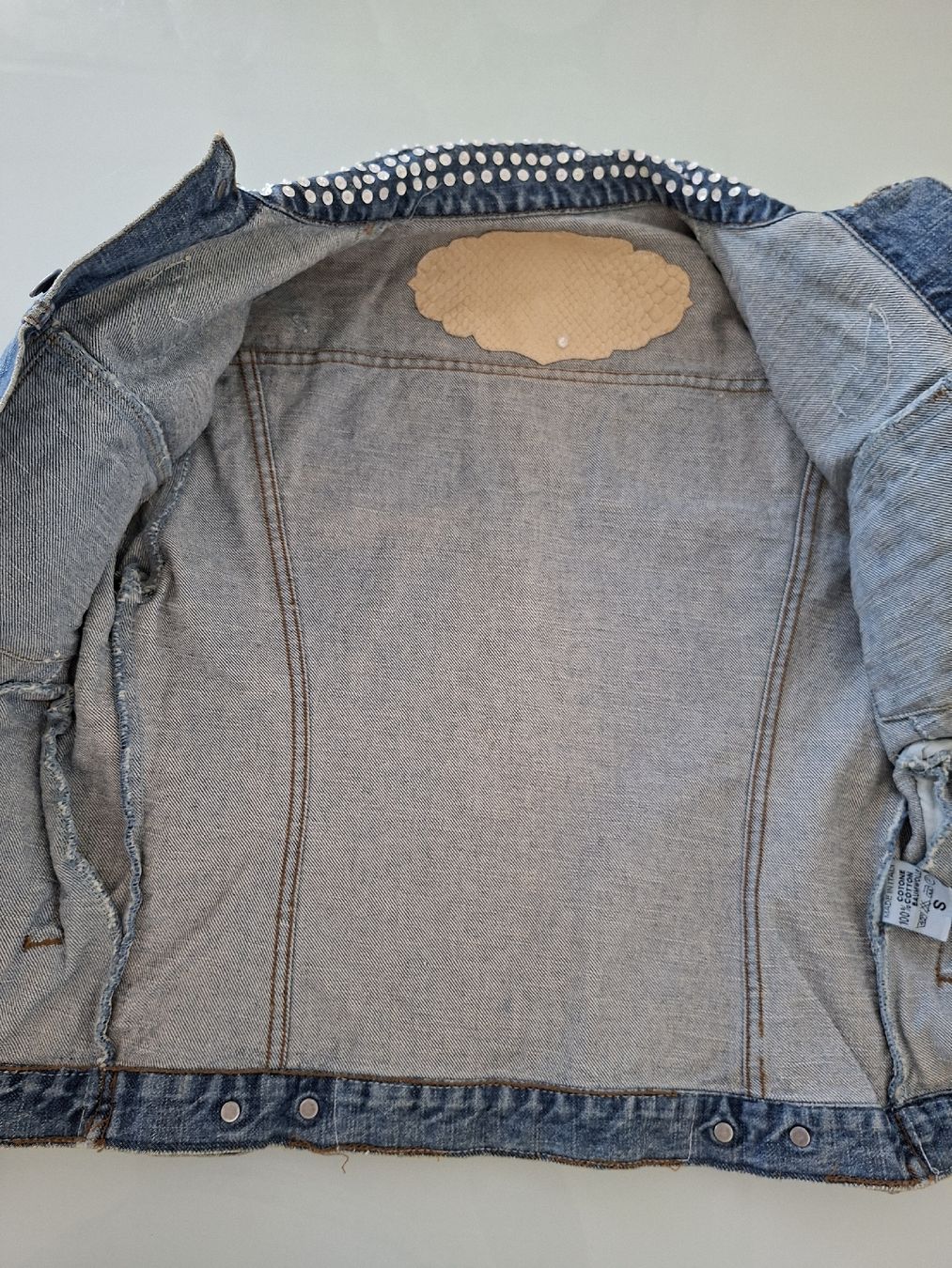 Giacche: Veste en jean customisée - Taille S - – Usato da Renens VD venduto da ser_j2fn 4