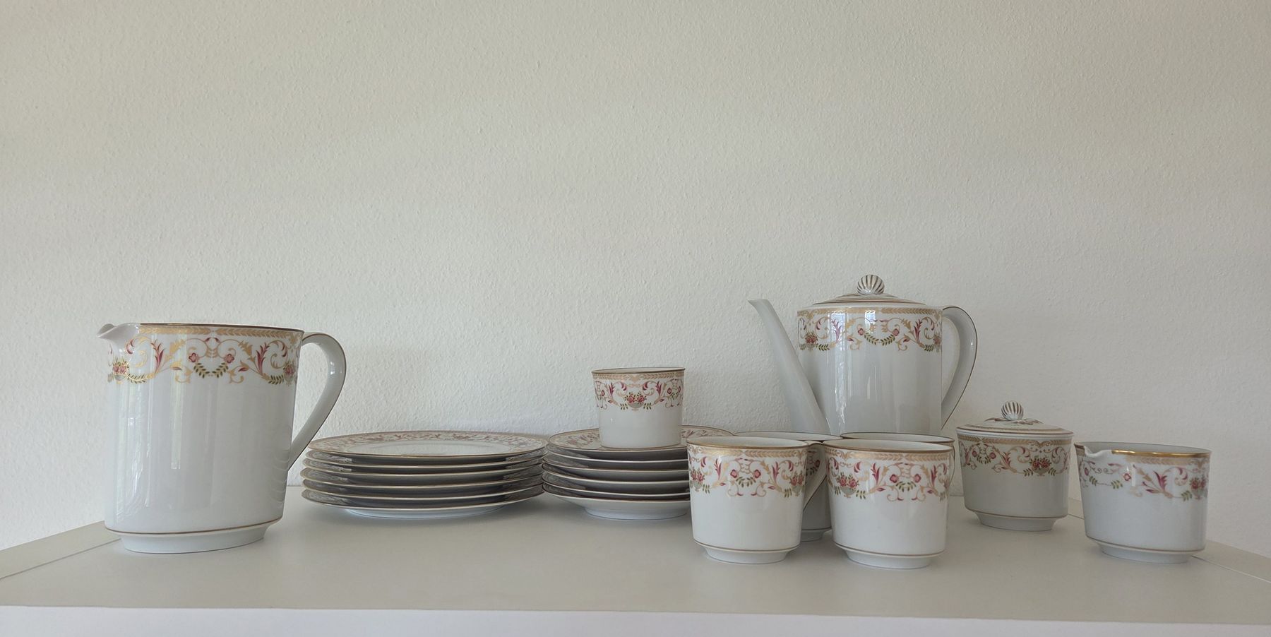 Geschirrsets: Elegantes Kaffeeservice mit zartem Blumendesign – Gebraucht aus Zug von dhs87